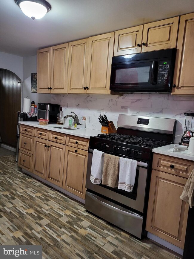 541 S 10th St, Reading, PA 19602 - photo 6