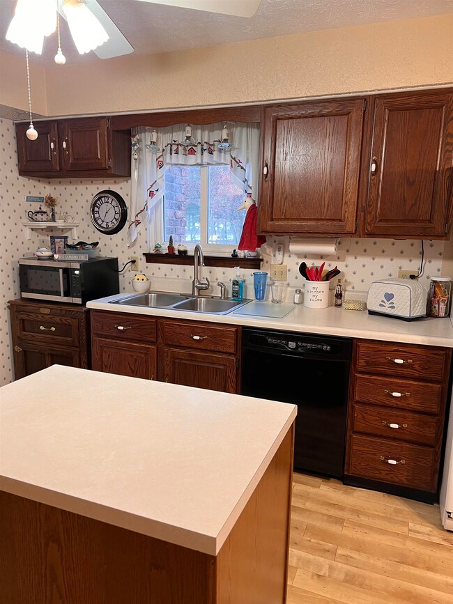 603 N Wayne St, Fremont, IN 46737 - photo 7