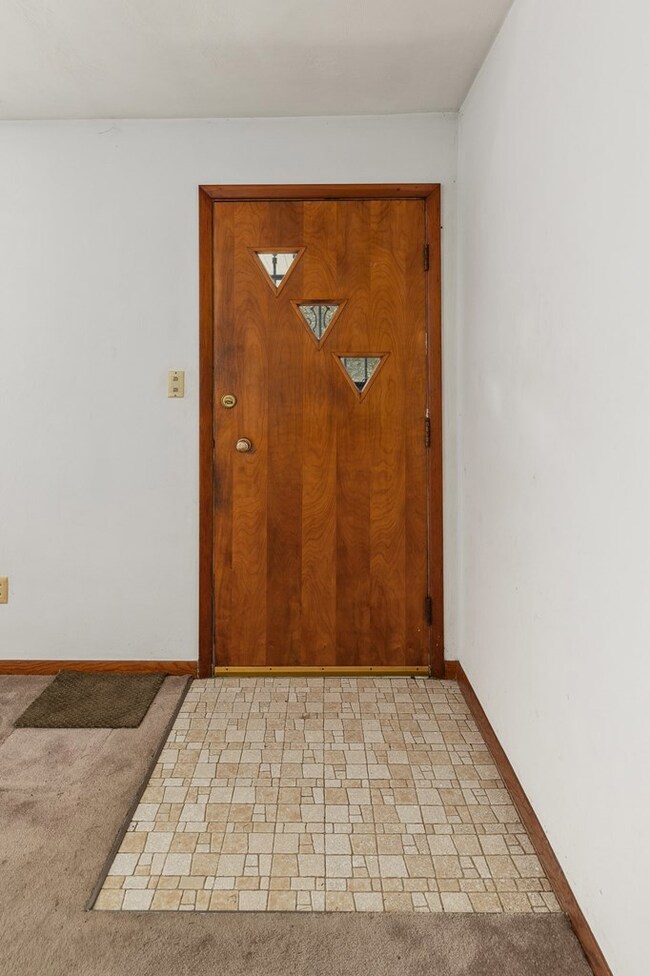 915 Mansfield Washington Rd, Mansfield, OH 44903 - photo 2