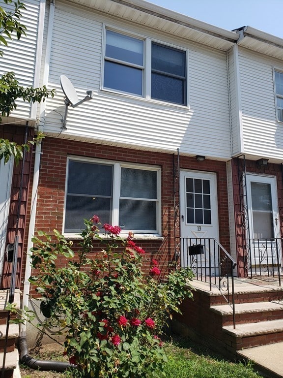 11 Wheeler St unit 13, Somerville, MA 02145 - photo 2