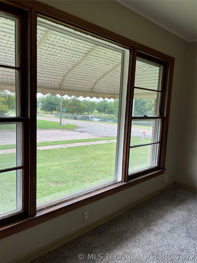 806 E 4th St, Cushing, OK 74023 - photo 4