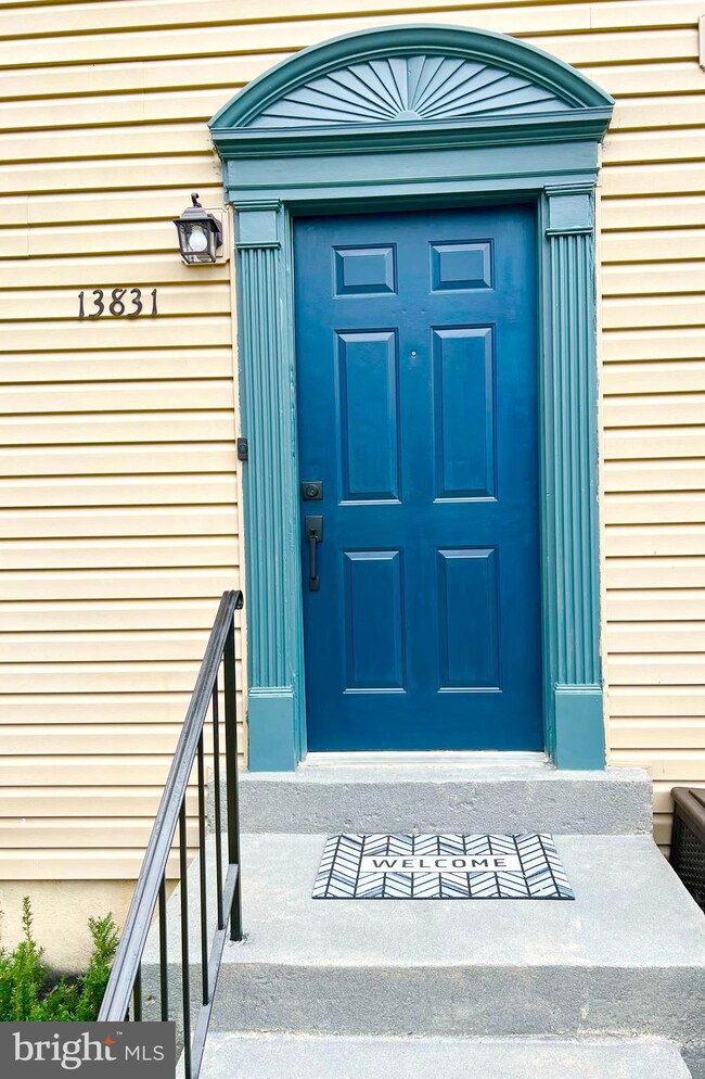 13831 Laura Ratcliff Ct, Centreville, VA 20121 - photo 2