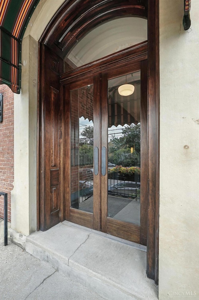 412 Liberty Hill, Cincinnati, OH 45202 - photo 2