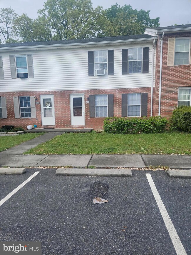 311 Nottoway Dr, Stephens City, VA 22655 - photo 2