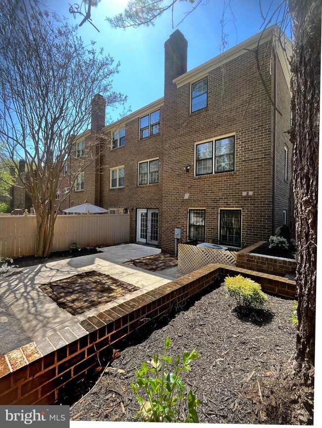 11229 Empire Ln, Rockville, MD 20852 - photo 4