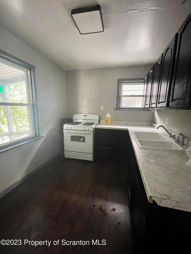 604 Depot St, Scranton, PA 18509 - photo 4