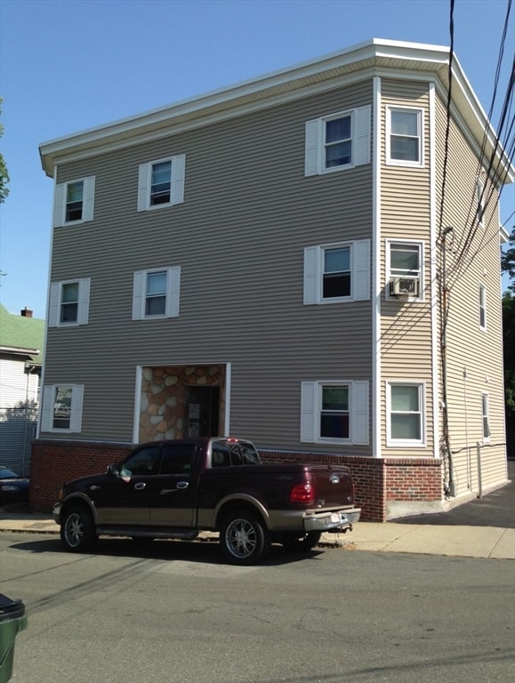 13-15 Amity St, Lynn, MA 01902 - photo 5