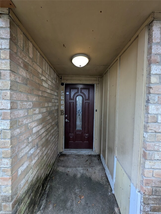 5606 Easthampton Dr unit B, Houston, TX 77039 - photo 2