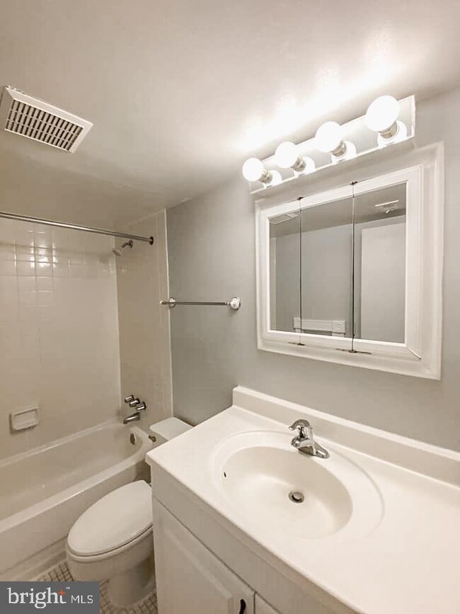 3111 Buccaneer Ct unit 1, Fairfax, VA 22031 - photo 5