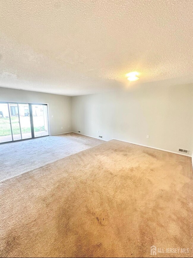 176 Chippenham Ct, Piscataway, NJ 08854 - photo 2