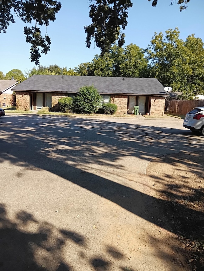 1005 W Sanford St unit A, Arlington, TX 76012 - photo 2