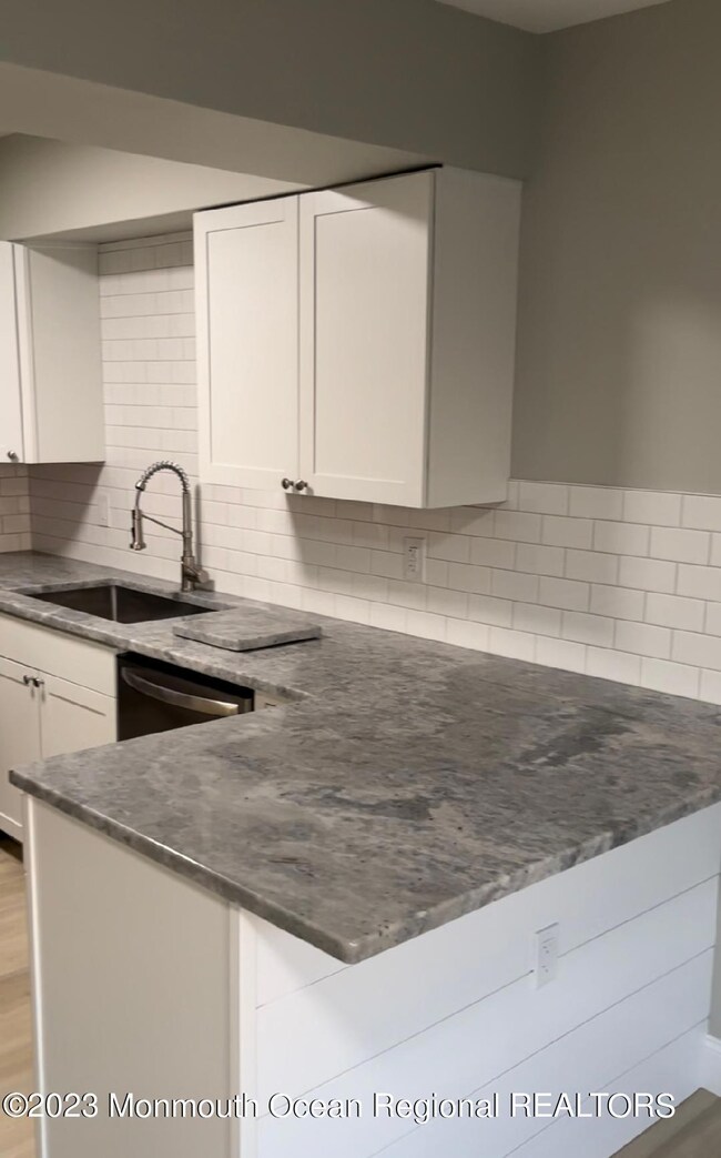 8 bay blvd kitchen 1