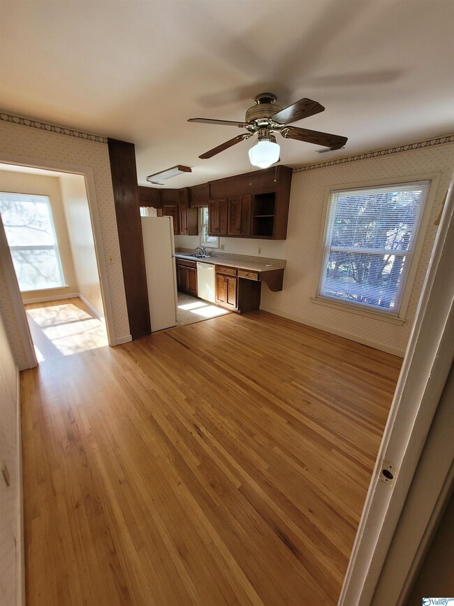 2611 Bonnie View Dr NW, Huntsville, AL 35810 - photo 3