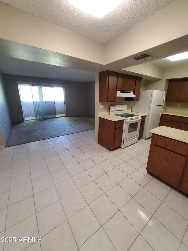 4444 E Paradise Village Pkwy N unit 231, Phoenix, AZ 85032 - photo 2