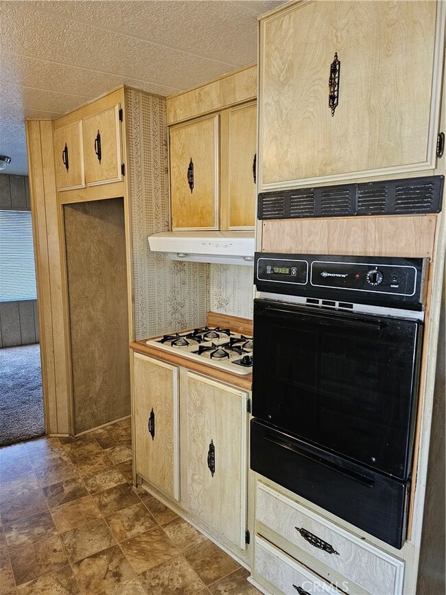 16305 Pebble Beach Dr, Victorville, CA 92395 - photo 6