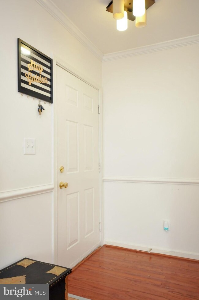 13384 Spofford Rd unit 301, Herndon, VA 20171 - photo 3