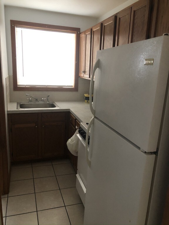 164 Hood St unit 1, Fall River, MA 02720 - photo 2