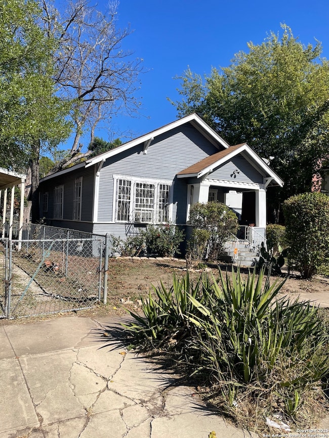 1413 E Crockett St, San Antonio, TX 78202 - photo 6