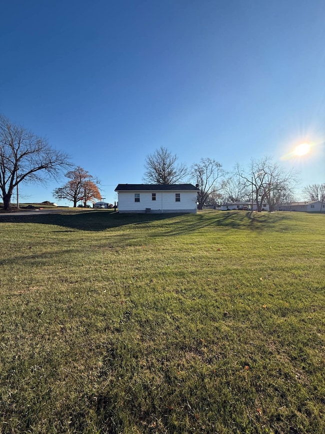 101 S Garfield St, Mount Ayr, IA 50854 - photo 5