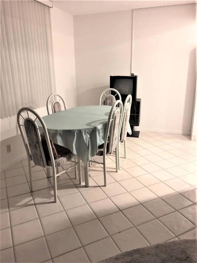 DiningRoom