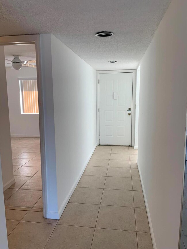 9531 N Belfort Cir unit 111, Tamarac, FL 33321 - photo 5