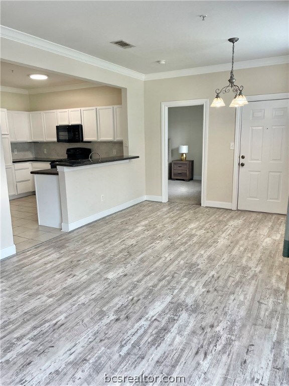 Breakfast area/Kitchen