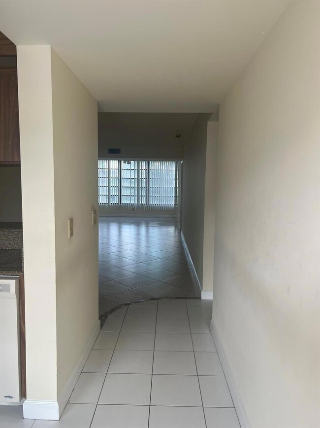 3640 Whitehall Dr unit 2060, West Palm Beach, FL 33401 - photo 3