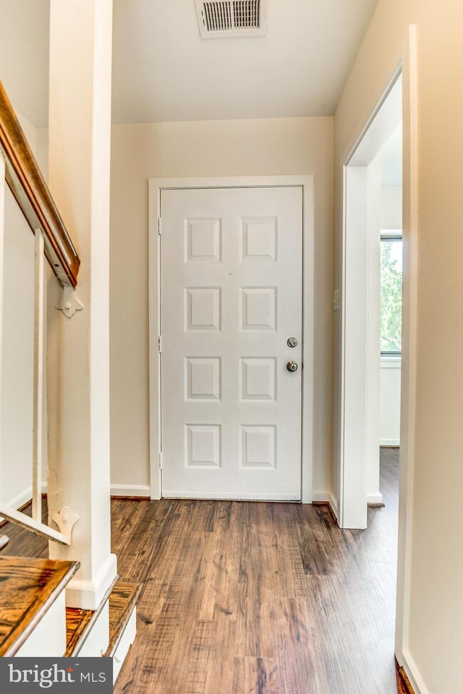 3727A Madison Ln unit A, Falls Church, VA 22041 - photo 2