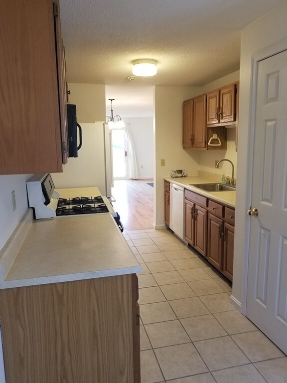 60 Chapman Place, Leominster, MA 01453 - photo 5