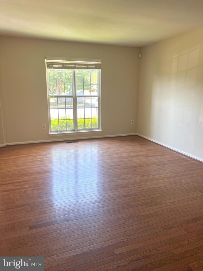 14929 Ladymeade Cir, Silver Spring, MD 20906 - photo 2