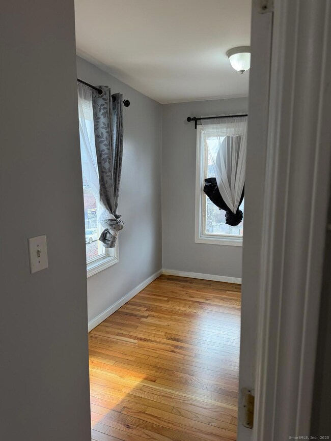 99 Wallace St, Bridgeport, CT 06604 - photo 5