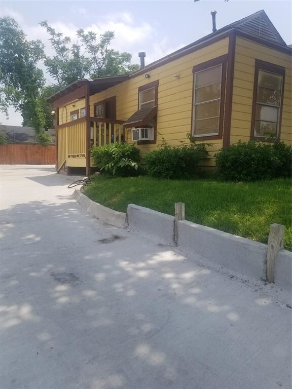 228 NE 4th St, Grand Prairie, TX 75050 - photo 7