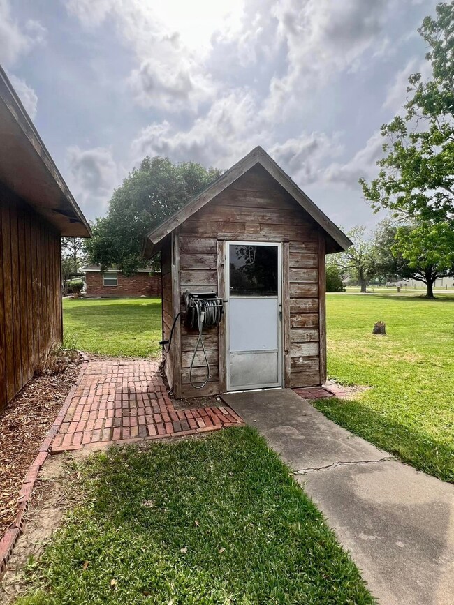 2364 Fm 3156 Rd, Bay City, TX 77414 - photo 5