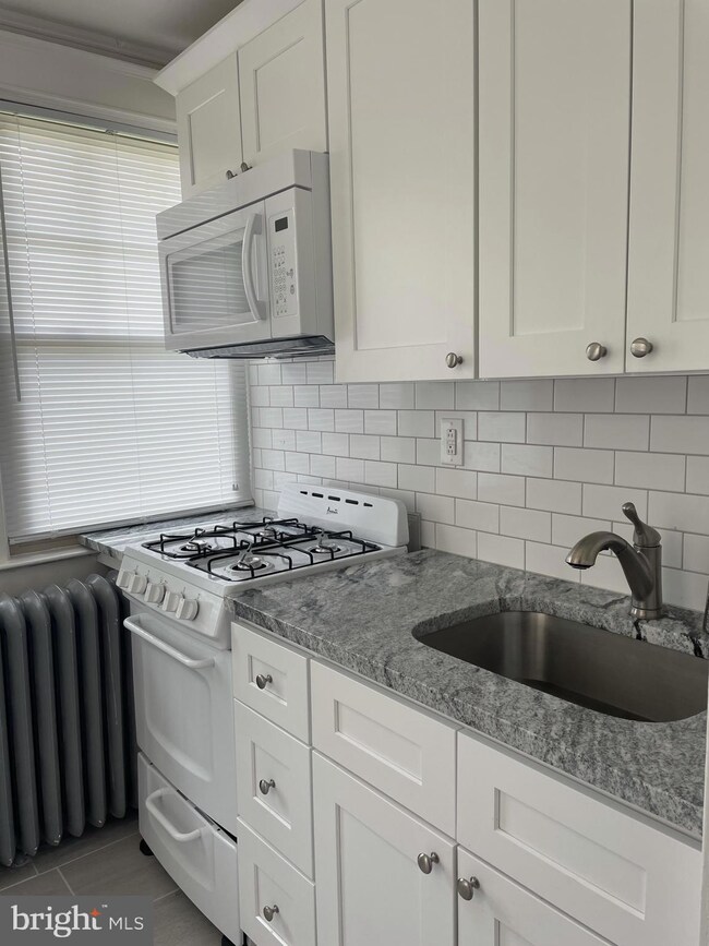 8 Montgomery Ave unit 2F, Glenside, PA 19038 - photo 6