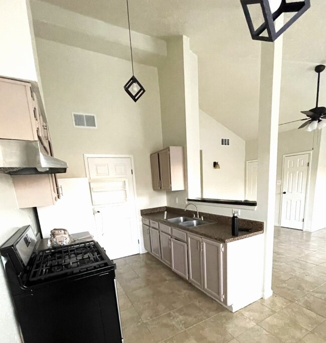 10047 Woodico Ct, Houston, TX 77038 - photo 4