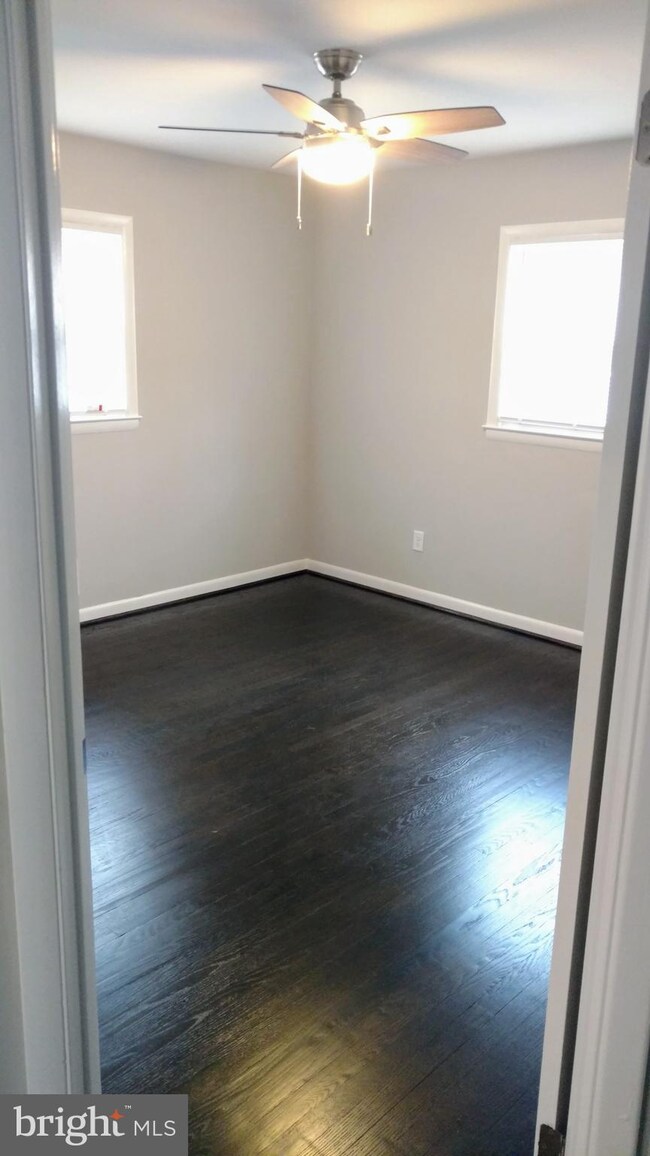 2834 Michigan Ave, Halethorpe, MD 21227 - photo 5