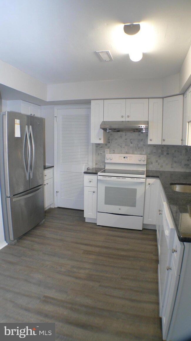 101 Mayfair Ln, Mount Laurel, NJ 08054 - photo 2