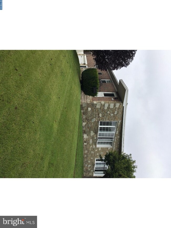 170 Dimarco Dr, Philadelphia, PA 19154 - photo 2