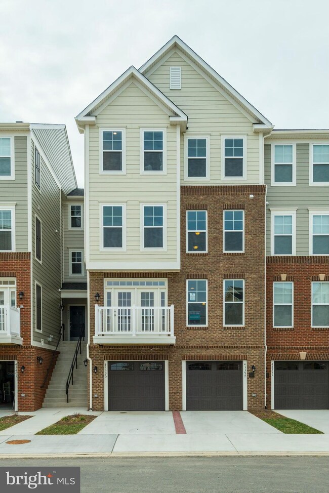 43395 Town Gate Square, Chantilly, VA 20152 - photo 2
