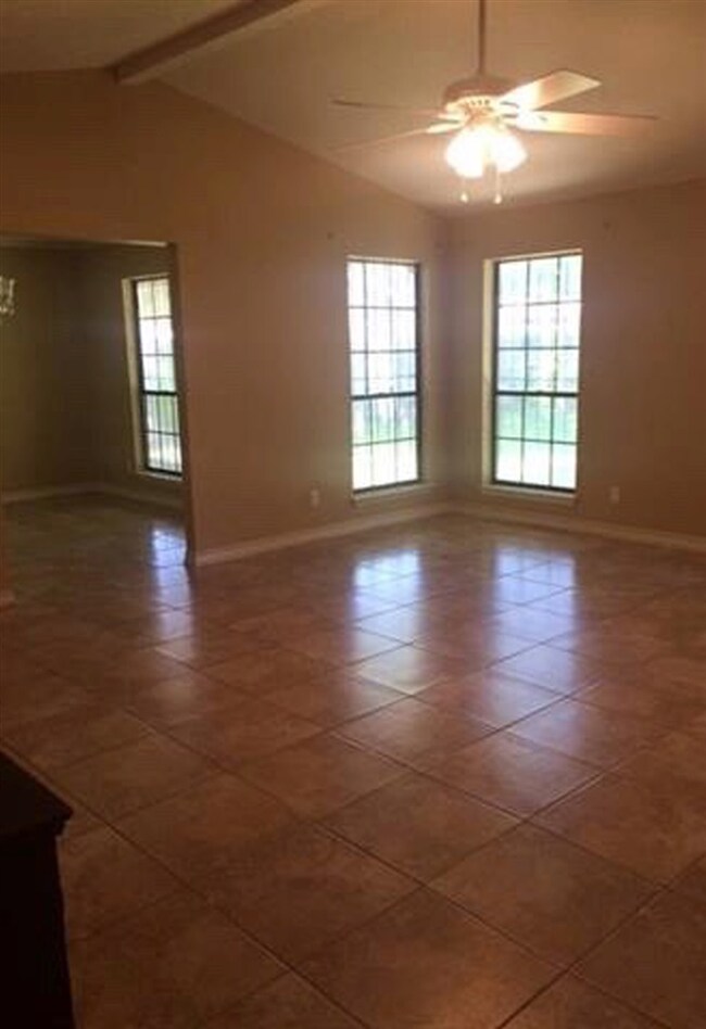 1504 Wildrose Ln, Laredo, TX 78041 - photo 6