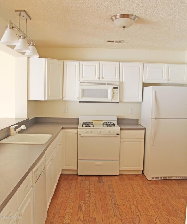 4 Phoenix Ct, Tinton Falls, NJ 07712 - photo 7