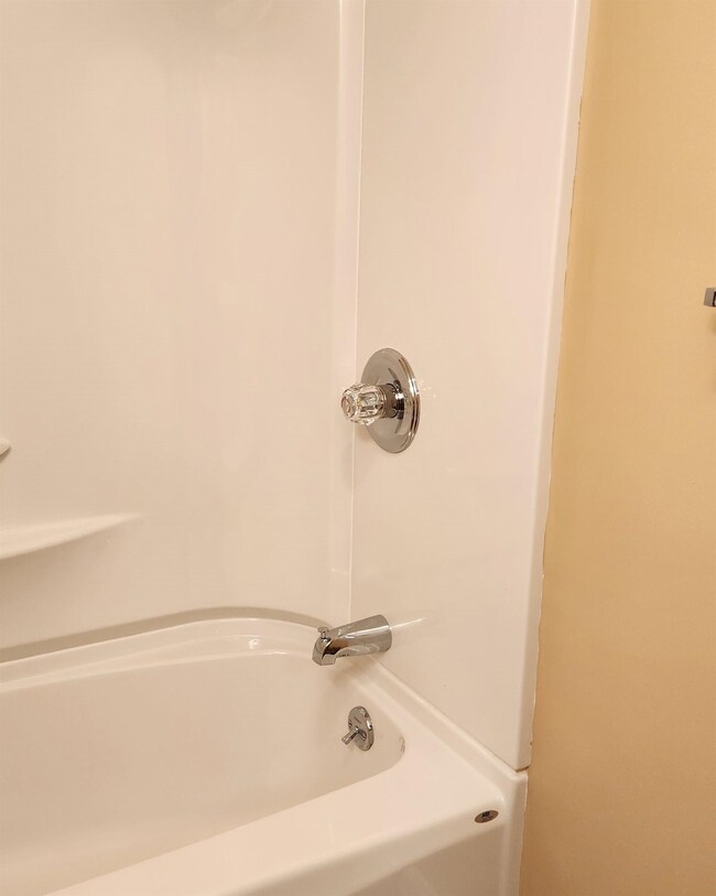 42 Olcott Ln unit B, Charlestown, NH 03603 - photo 6