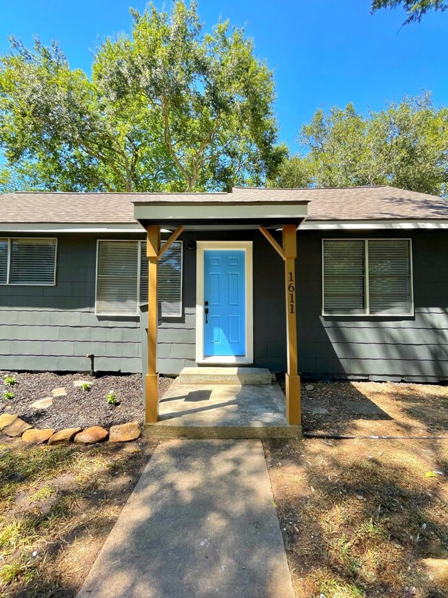 1611 Avenue L, Rosenberg, TX 77471 - photo 4