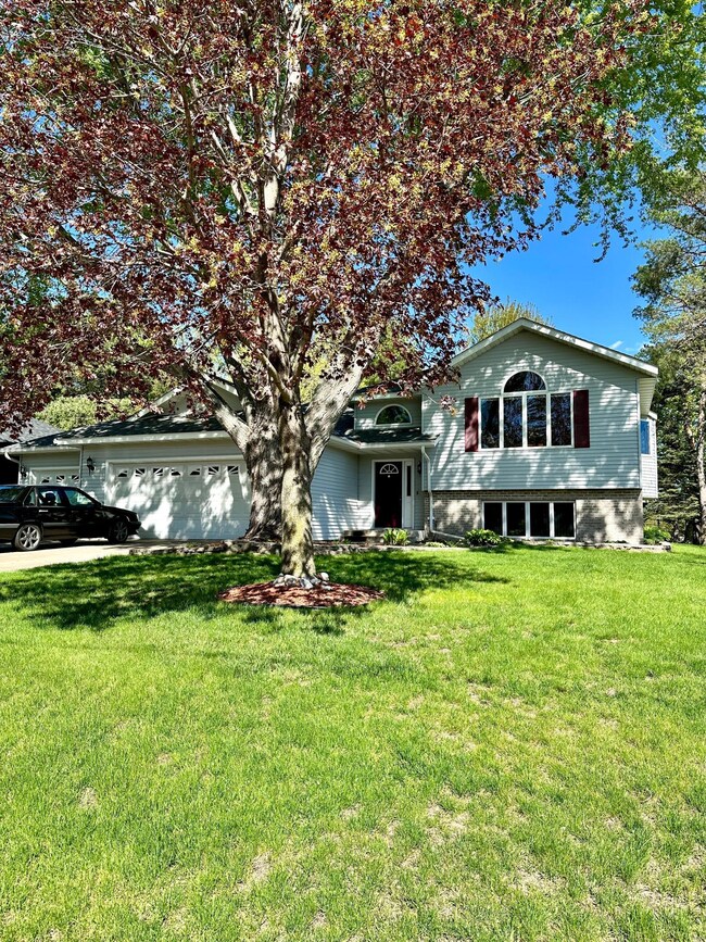 1892 E Highview Dr, Sauk Rapids, MN 56379 - photo 2