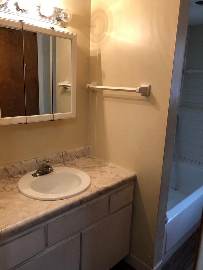 108 Drew Ln unit 2, Waukegan, IL 60085 - photo 5