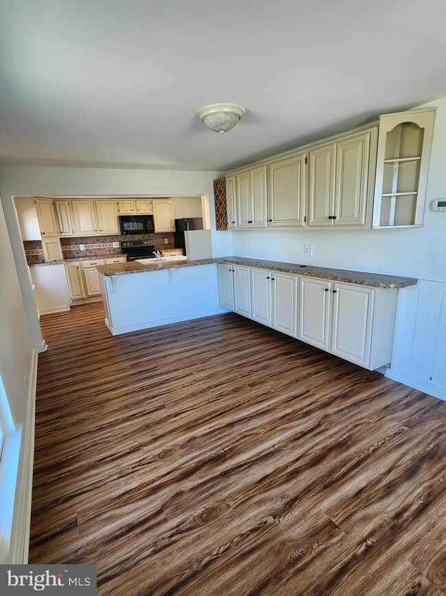 53 Liberty Ln, Kirkwood, PA 17536 - photo 4