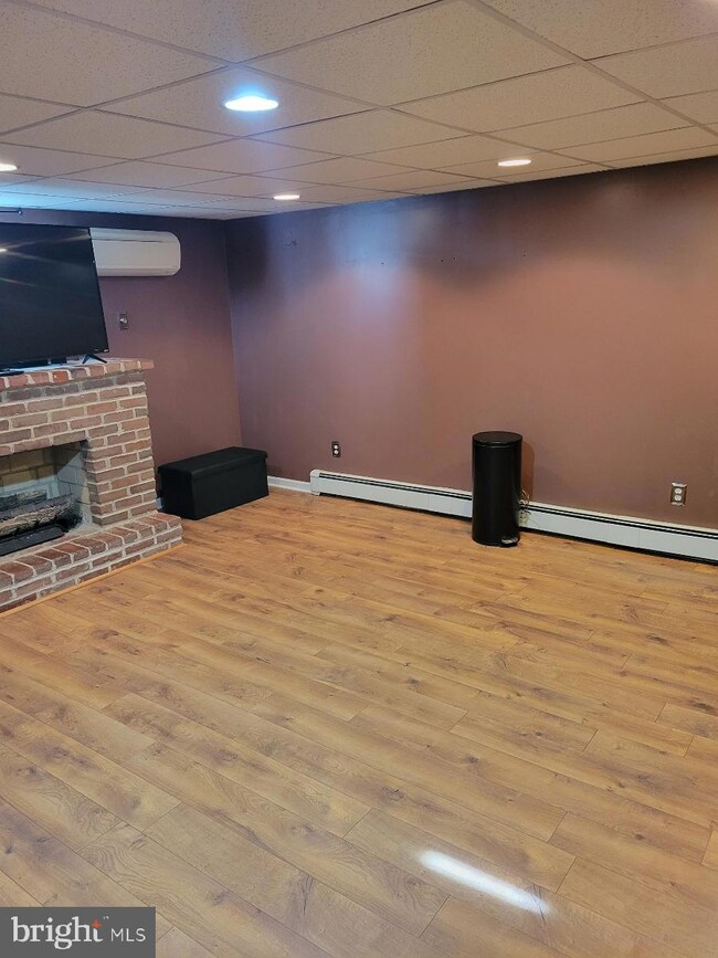 604 Clay Dr, Conshohocken, PA 19428 - photo 3