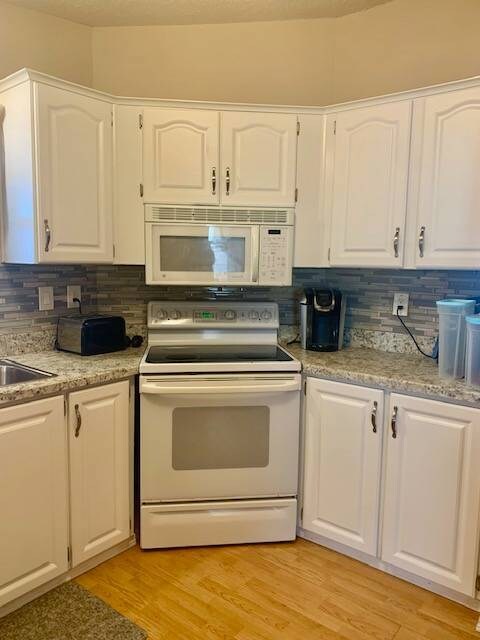 6162 Spring Lake Cir, Zephyrhills, FL 33540 - photo 5