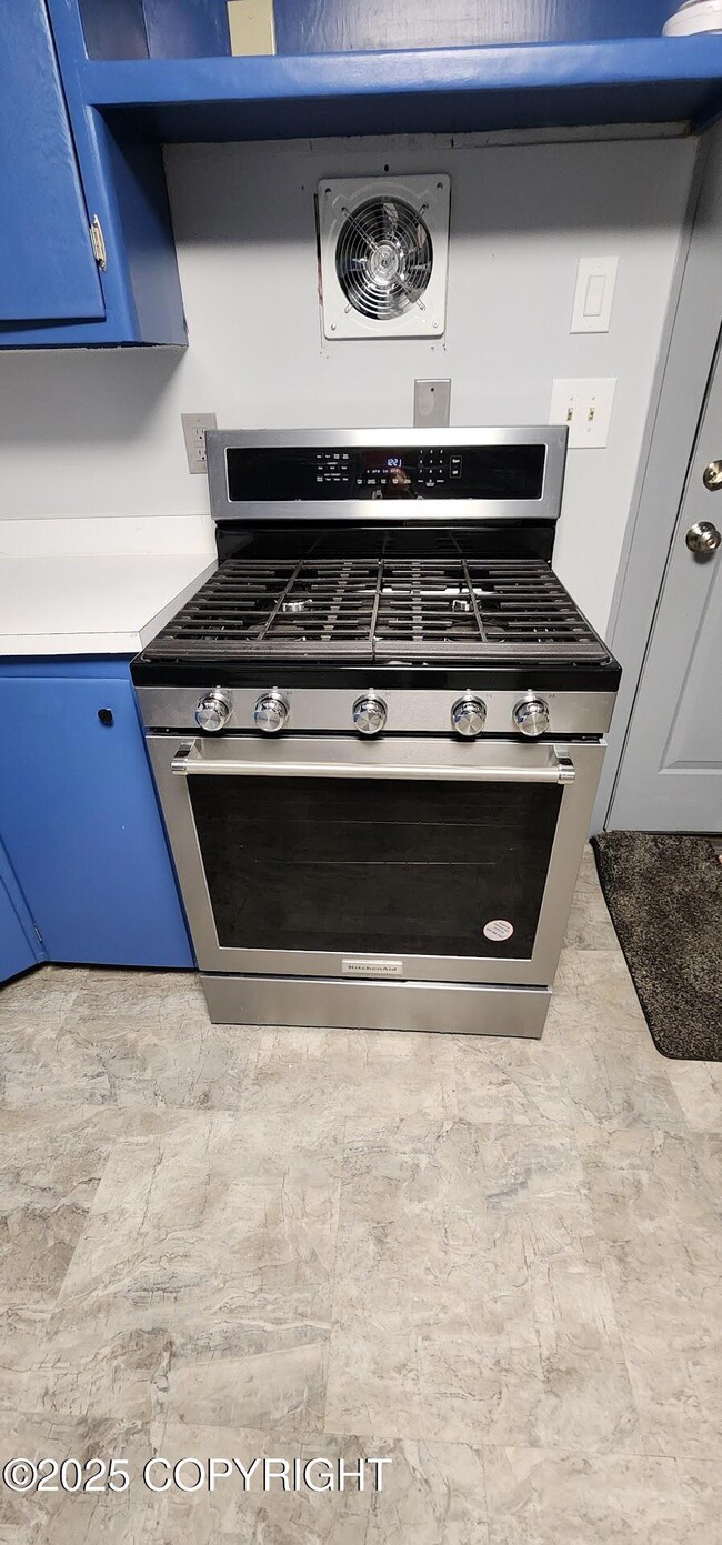 4321 Thompson Ave, Anchorage, AK 99508 - photo 6