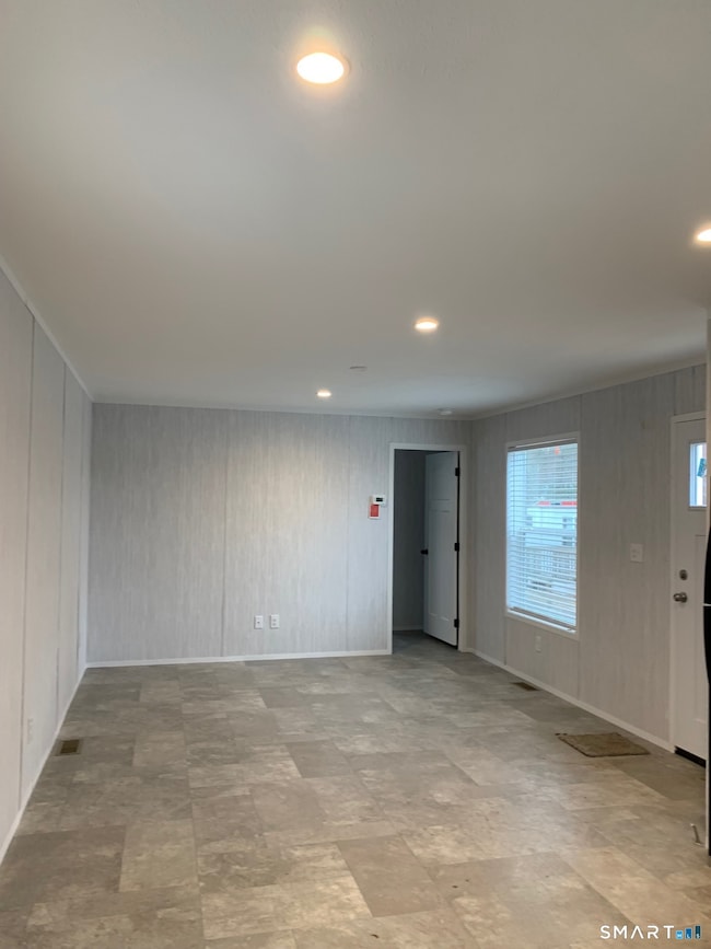 1950 N Broad St unit 27, Meriden, CT 06450 - photo 5